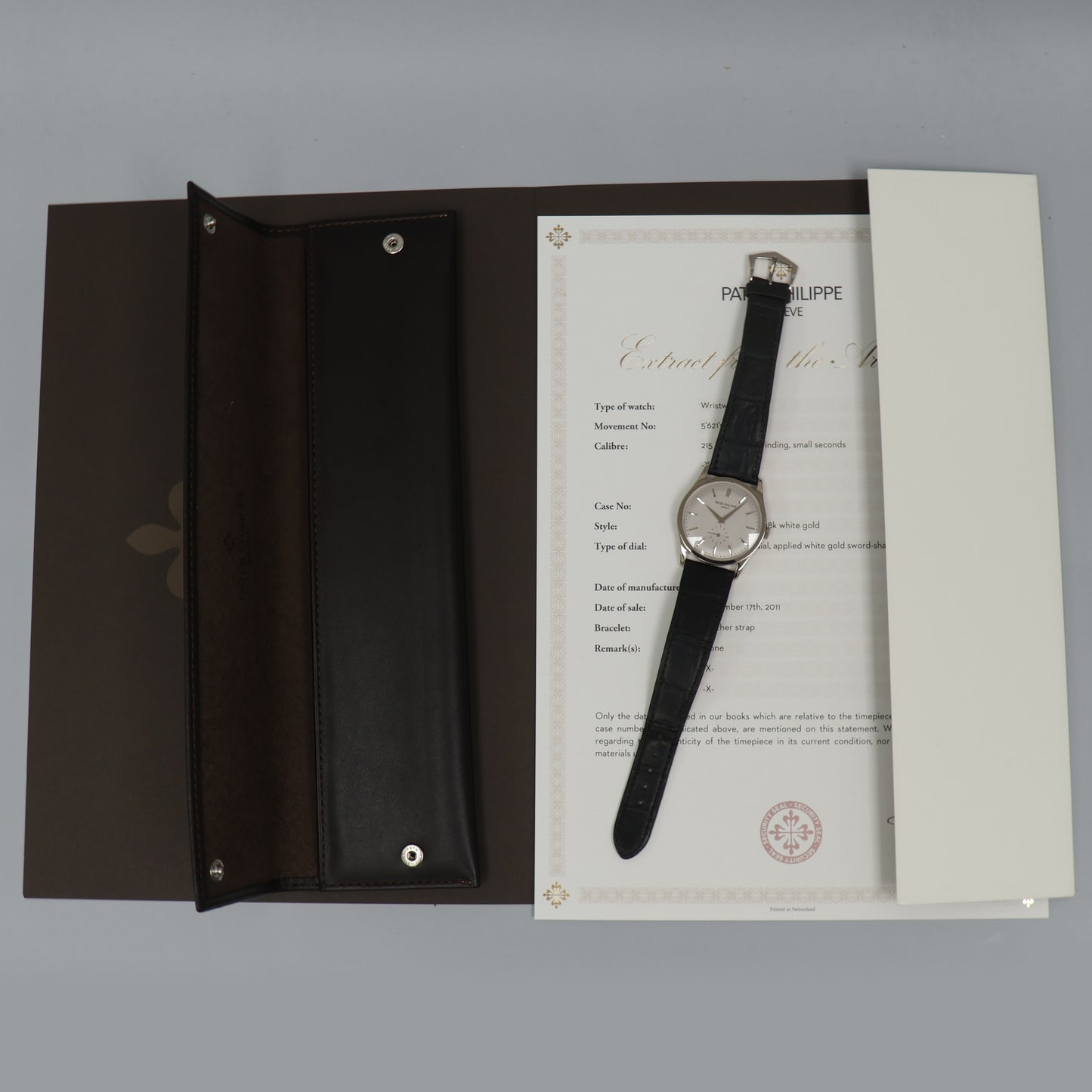 PAPERS MINT Patek Philippe 5196G 37mm white Gold Calatrava Black Leather Watch Box