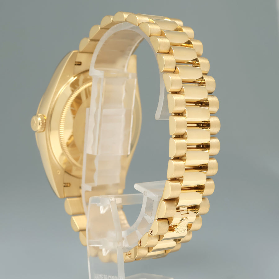 2025 MINT Rolex Day-Date 40 President 228238 White Roman Yellow Gold Watch Box