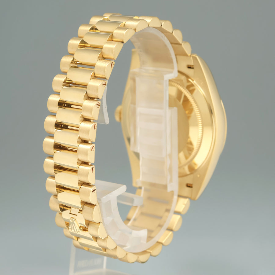 2025 MINT Rolex Day-Date 40 President 228238 White Roman Yellow Gold Watch Box