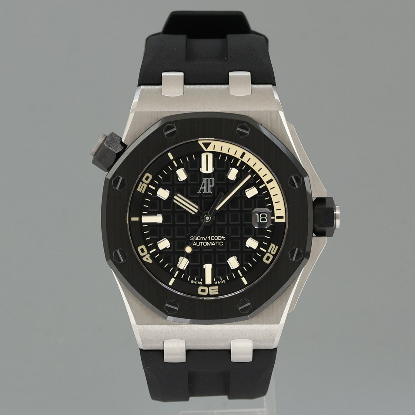 PAPERS Audemars Piguet Royal Oak Offshore White Gold Black 42mm 15720CN Watch