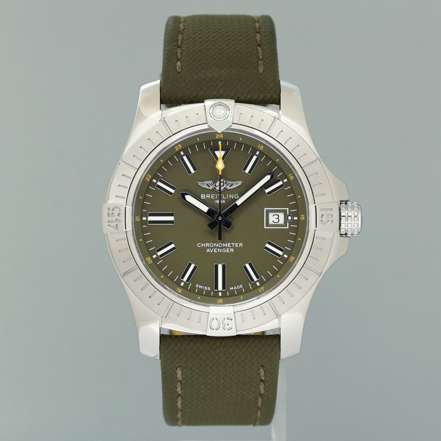 PAPERS MINT Breitling Chronometer Avenger Automatic 43mm Men's Green Watch A17318