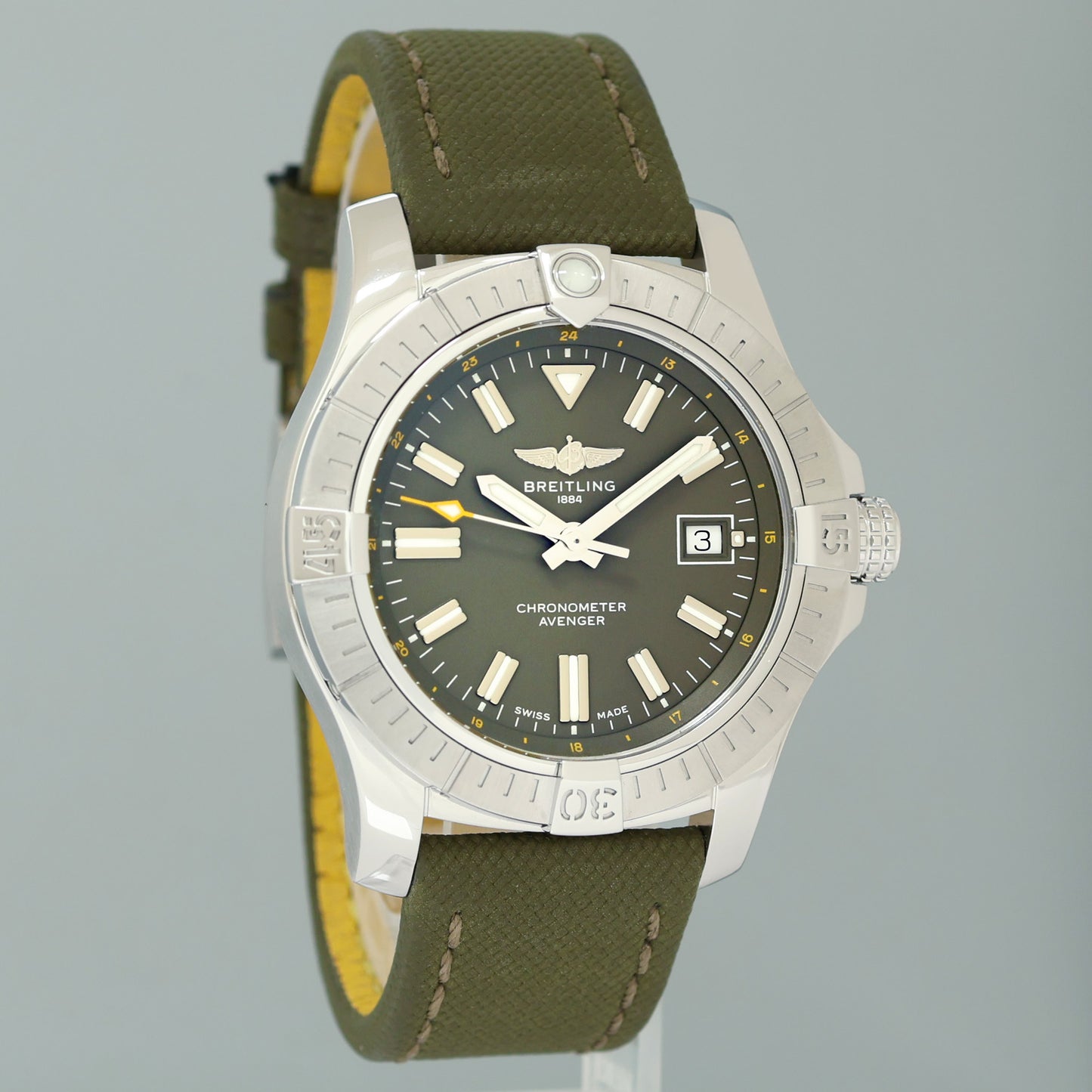 PAPERS MINT Breitling Chronometer Avenger Automatic 43mm Men's Green Watch A17318