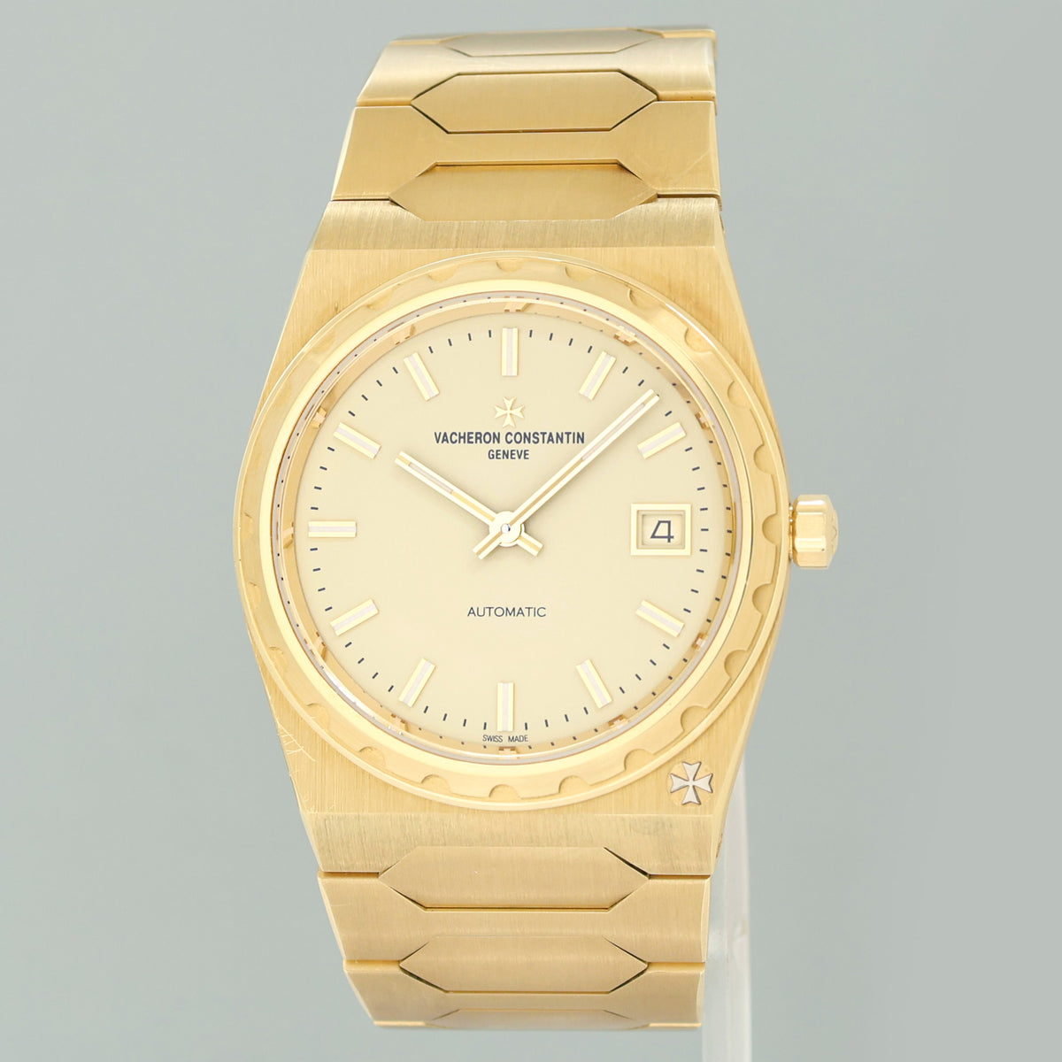 2023 PAPERS MINT Vacheron Constantin 222J Yellow Gold Watch 4200H/222J-B935