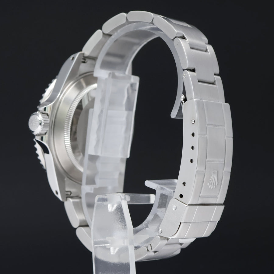 MINT 2001 Rolex 16610 LN Submariner Date Steel Black 40mm Oyster Watch Box