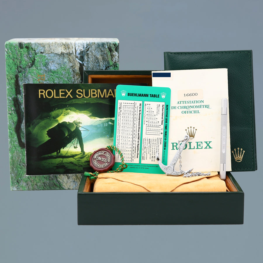 1993 PAPERS PAPERS MINT Rolex Sea-Dweller Steel 16600 Black 40mm Watch Box