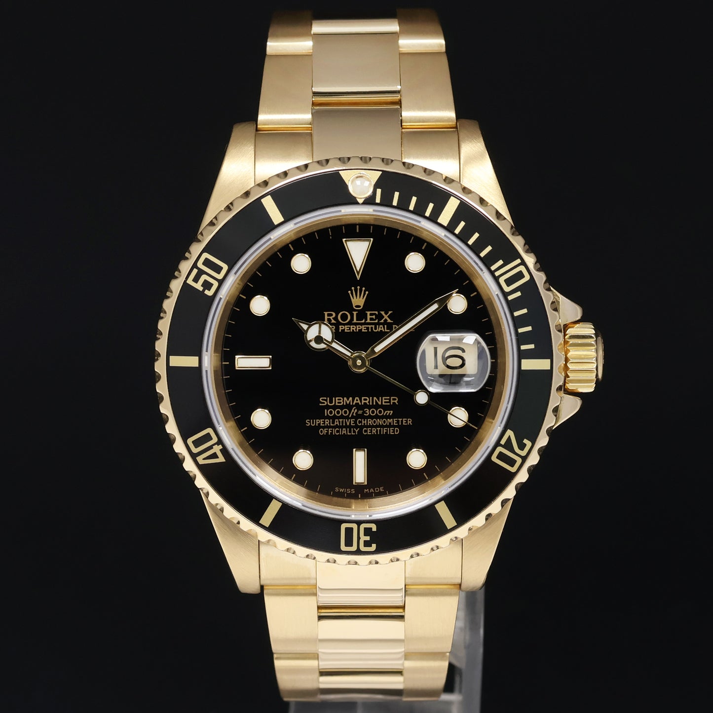 2001 MINT Rolex 16618 Submariner Yellow Gold Black Dial 40mm Watch Box
