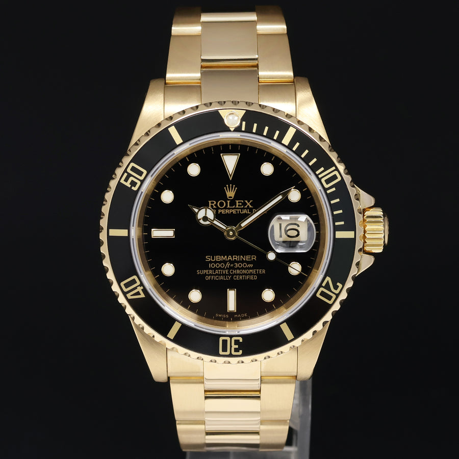 2001 MINT Rolex 16618 Submariner Yellow Gold Black Dial 40mm Watch Box
