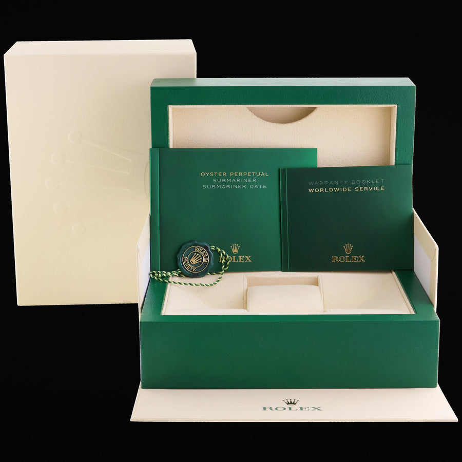 2017 MINT Rolex Submariner Hulk 116610LV Green 40mm Ceramic Watch Box