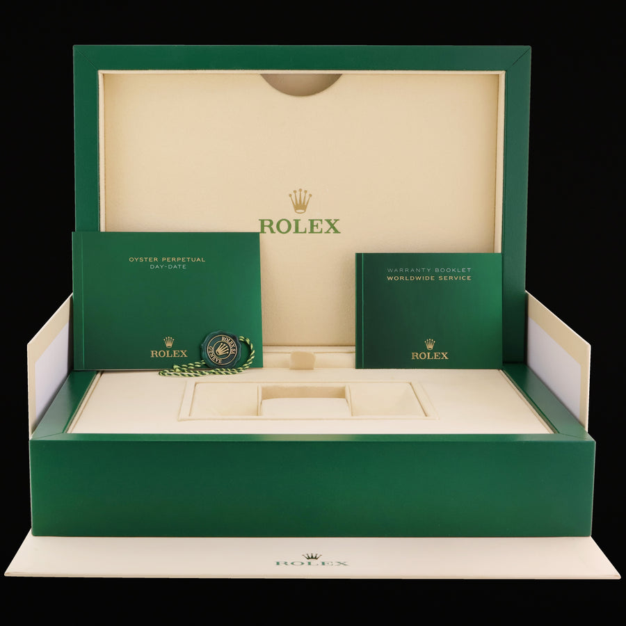 2024 MINT Rolex Platinum Fluted President 40mm Olive Green Roman 228236 Watch Box